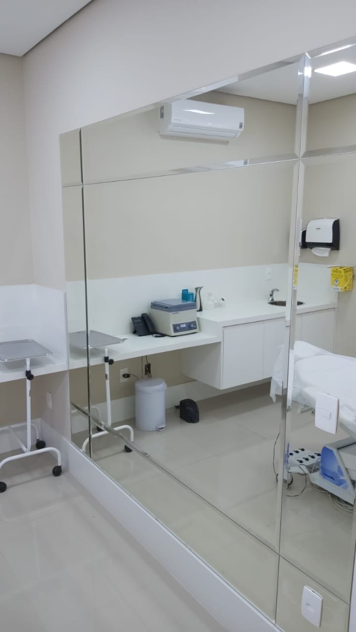 Móveis planejados para clínicas - consultório médico moderno e sofisticado