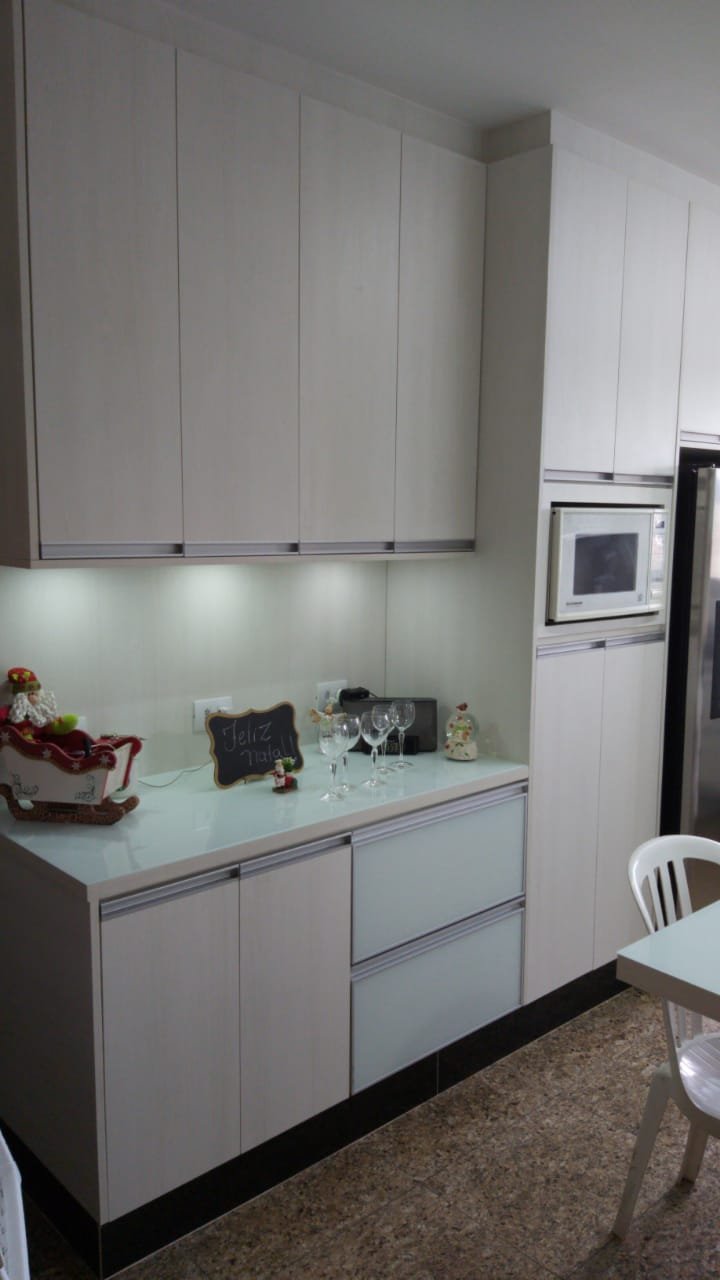 Projeto de móveis planejados - cozinha gourmet com ilha central